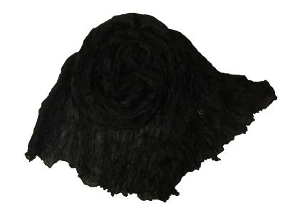 Echarpe foulard noir en soie froissée
